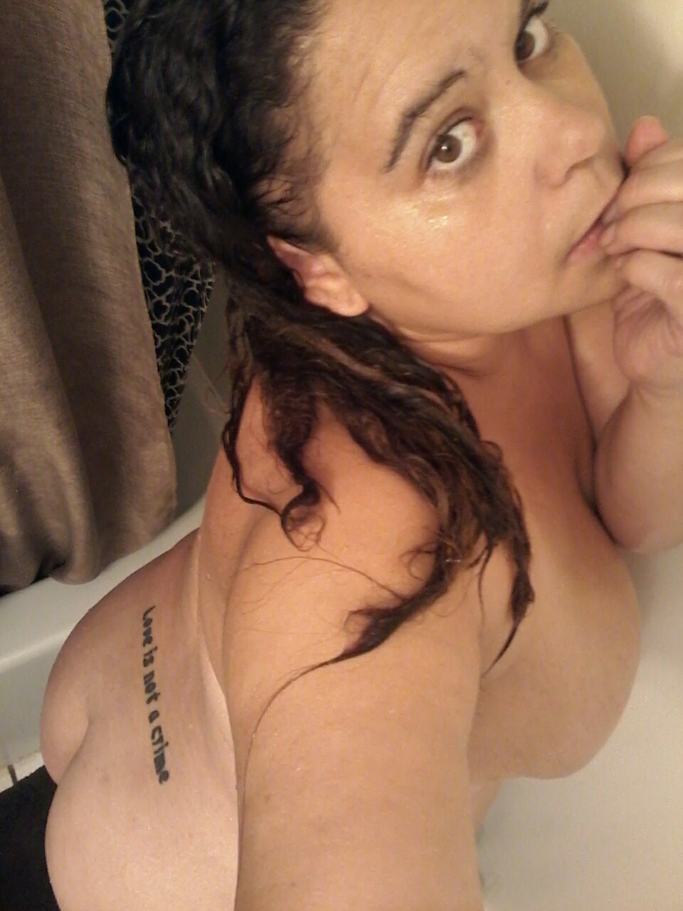 xqu33nkushx:  Wet and rugged washed the body now time to wash these fucking tears