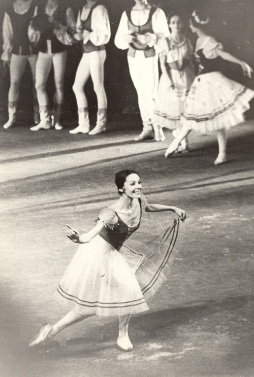 tsiskaridze:Galina Mezentseva in “Giselle”. Mariinsky Theatre. 1970s and 1980s.