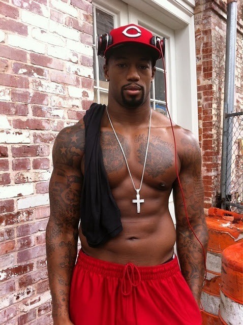 ray-coleton:  Ray Edwards from the Atlanta Falcons dang this papi is hot!!!