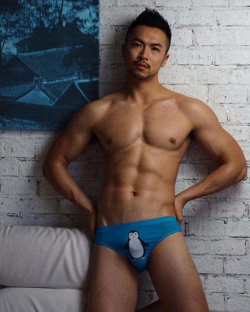 jjmalibu:    Check out the hottest asian guys here! And what their Instagram is 💋   ponpon_yp 