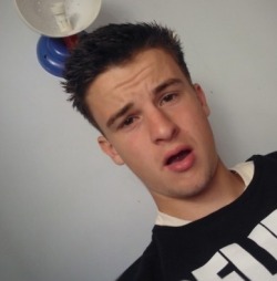 uklc:  **REQUESTED** This Is Charlie! 19 Yo! This guy is so hot! Have two amazing videos of him aswell! ;) Louise &lt;3 