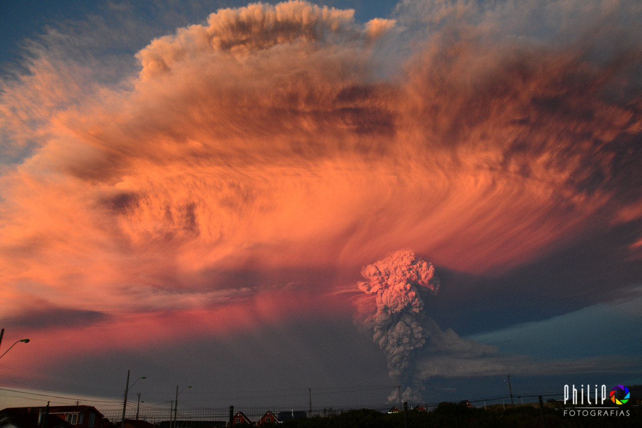 crossconnectmag:  Calbuco volcano erupts in southern Chile for first time since 1972