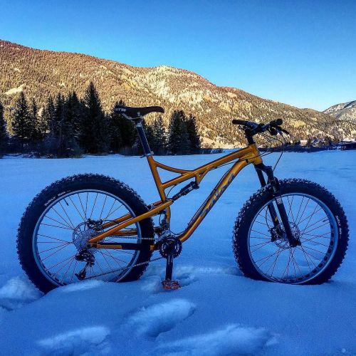 mountainbikingactionshots: RG w_hoecker: Black and Gold #fatbike on a #Mizzou game day only seemed h