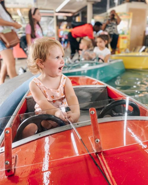 Selah’s first amusement park ride at the first amusement park I went to. Nostalgia is real. • • • #o