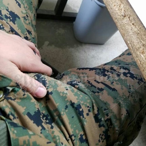 mystraightfriend:  Mystraightfriend.tumblr.com