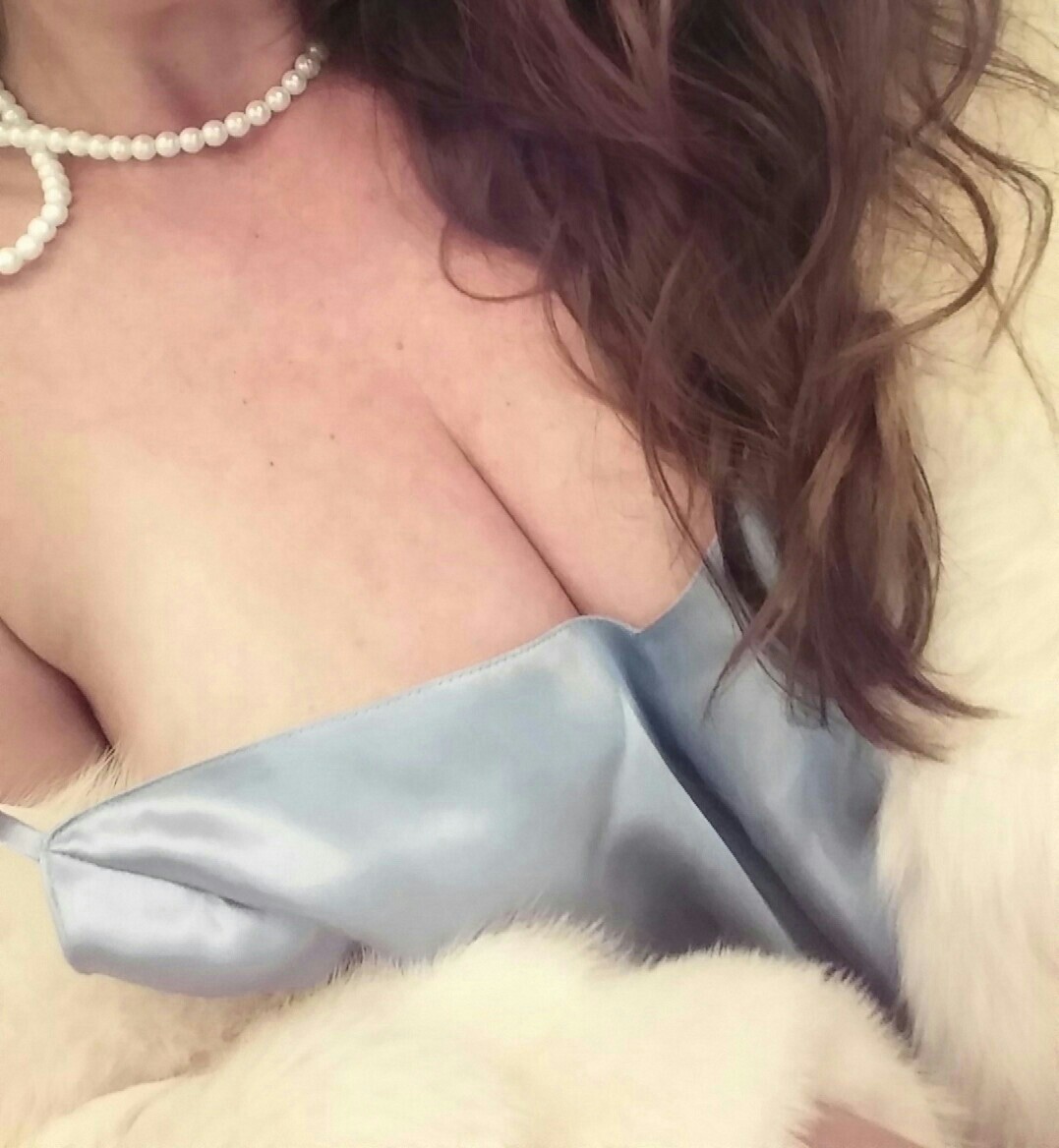 shyhousewife:  Decolletáge
