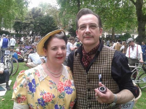 dykevanian:lorenzocheney:dykevanian:old man vanian is so dad goth it hurts but it’s a good kind of h