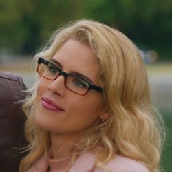 Emily Bett Rickards 3f9e390fba0d586cd2ad4f1f59fd6b7bddc5c42f