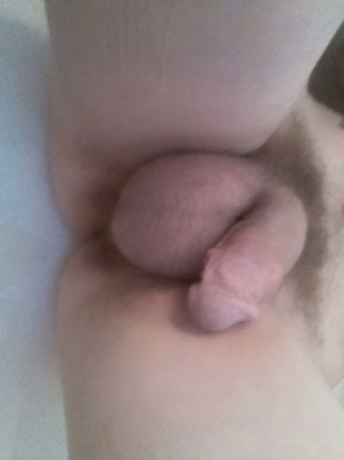tattootodd80:  Had to piss so decided to lay down in the bath