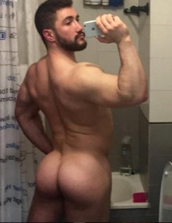 vergasyfetichesgay:  Marco Rubi, this dude is a fucking hot stallion!   …If u wanna see other horny guys follow me at vergasyfetichesgay  