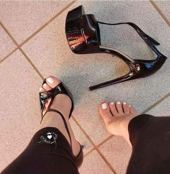 perfectfeet:  Please, allow me…