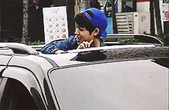 :  yijung interacting with the fans through the sunroof of the car~ 