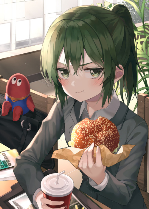 Futaba eating burger[senpai ga uzai kouhai no hanashi]
