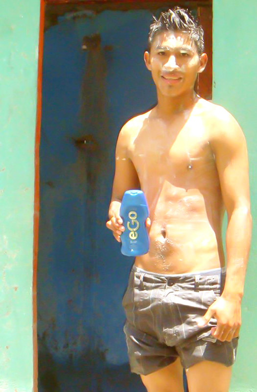 peruchosexyhot1:  ¡Vamos todos a las duchas!