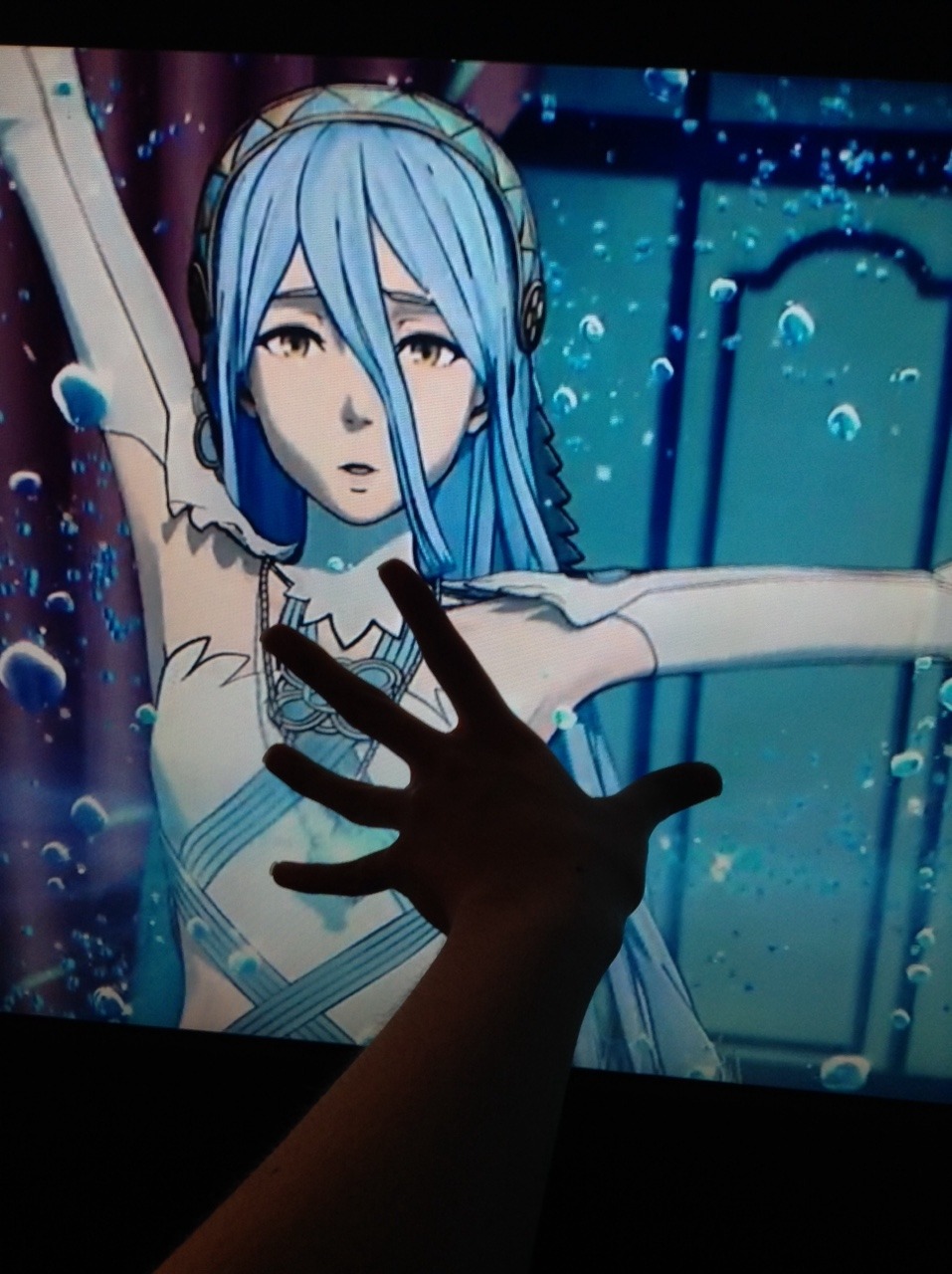 v4xlukamegurine:  when ur home alone for the weekend so u plug ur laptop to the home