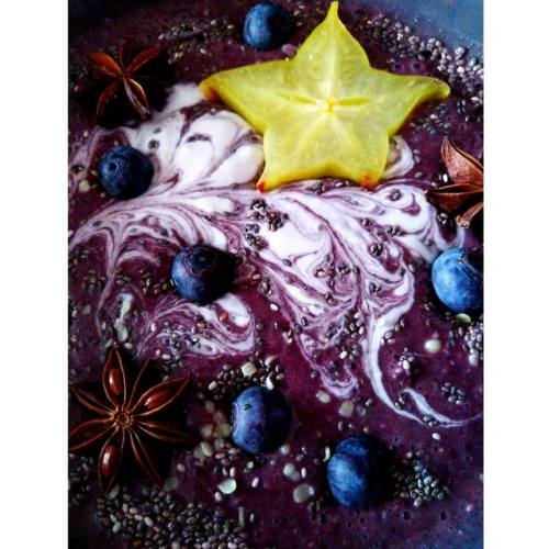 Demah-In-The-Galaxy…MyTinyGalaxy..- fruit bowl with oat, maca powder, chia and hemp seeds..