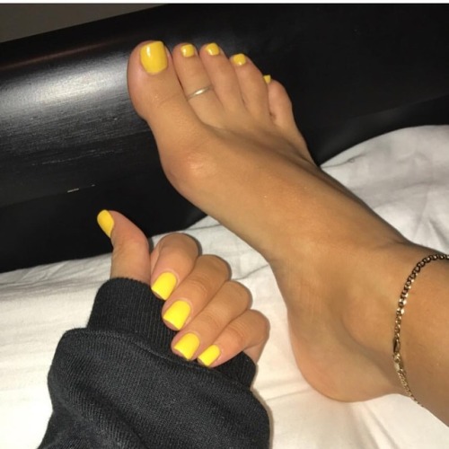 Follow IG @kalinacarey Beautiful Woman With Pretty Yellow Toes !!! Perfect Feet For You • ❤@PerfectF