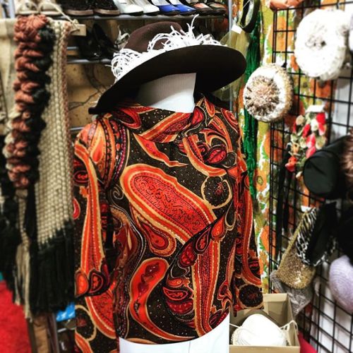 New merch in the #modcloset booth! #vintagestyle #vintagefashion #70sstyle #paisley #featherhat — view on Instagram https://ift.tt/2vJcyph