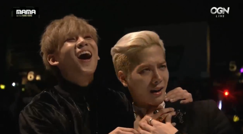 kaisoocloset:BAMBAM AND JACKSON REACTION DURING JYP ‘WHO’S YOUR MAMA’ PERFORMANCE&