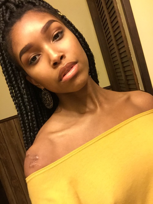 jamaicanamazon:  burrrelly:  donzlesdead:  burrrelly:  When you feeling like Nefertiti mighta been ya great great great…grandmama  Just know you fine laaaawd 😩  Thank youuuuu 😊  Hey boo