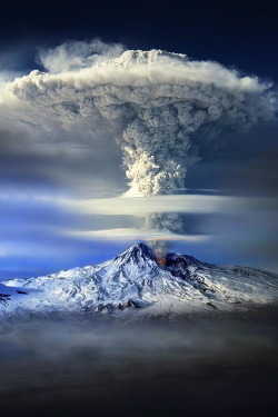 i-long-to-travel-the-world:  Mount Ararat eruption, Armenia Արարատ լեռը ժայթքում By Sako…