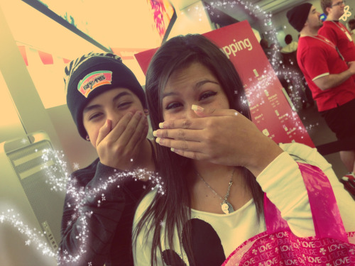 tumb1rg4ng:  My ex t-.-  But good picture lol(: REBLOG?(: <3 