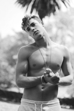 grabyourankles:  Connor Hill  by Tri Phan