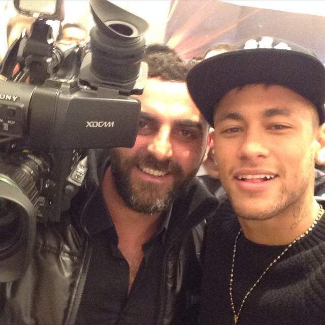 fzneymar:  12.01.2015 Neymar mit Fans in der Turkei  Photo by @gulcyl @sporhocam
