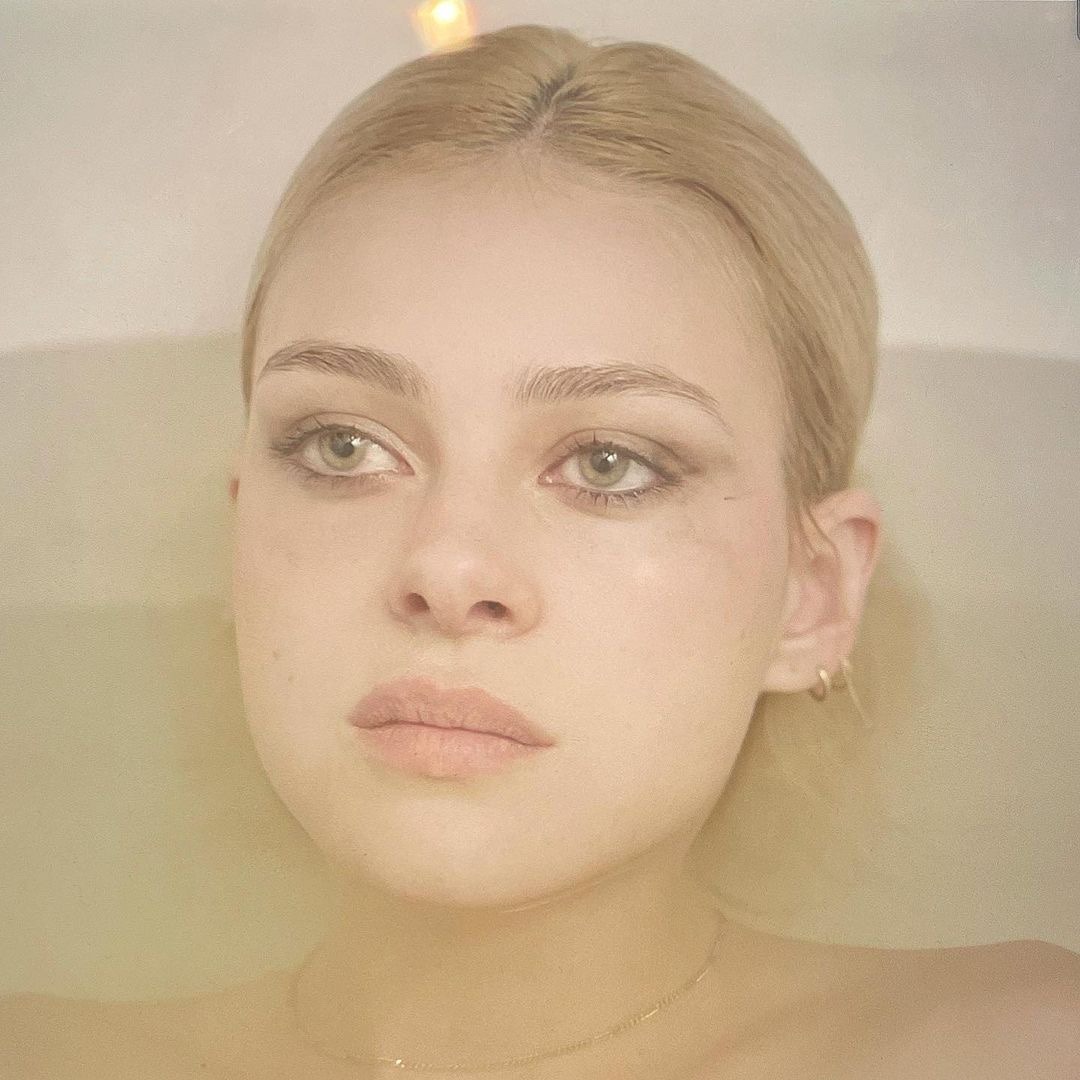 Nicola Peltz 2021