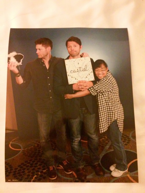 cas-you-assbutt-dean-needs-you:  So I gave Cas a guinea pig, it grew wings, and then Dean bitchfaced at it 