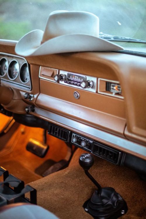 max-e-doodle:  1978 Jeep Wagoneer. adult photos