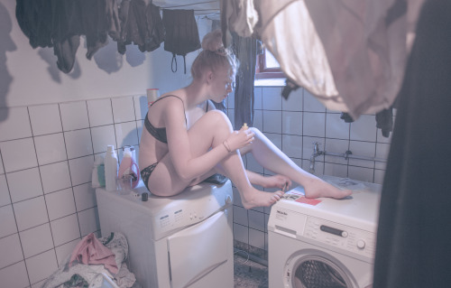 coltre:  took this of victoria this morning while she was applying nail polish and waiting for her stuff to dry. more on my instagram Paolo Raeli 