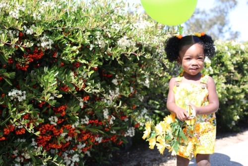 isaiahgraham:  sonofthestone:  some 📸 I took of my baby cousin. rt if she the cutest 😍  aww