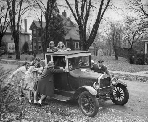 steroge:‘Gang of teen-agers push boyfriend’s model T to get it started. Car is 17 years old and can hold 12 boys and girls. Favorite ride is out to football game.’ Photo by Nina Leen, 1944The Invention of Teenagers: LIFE and the Triumph