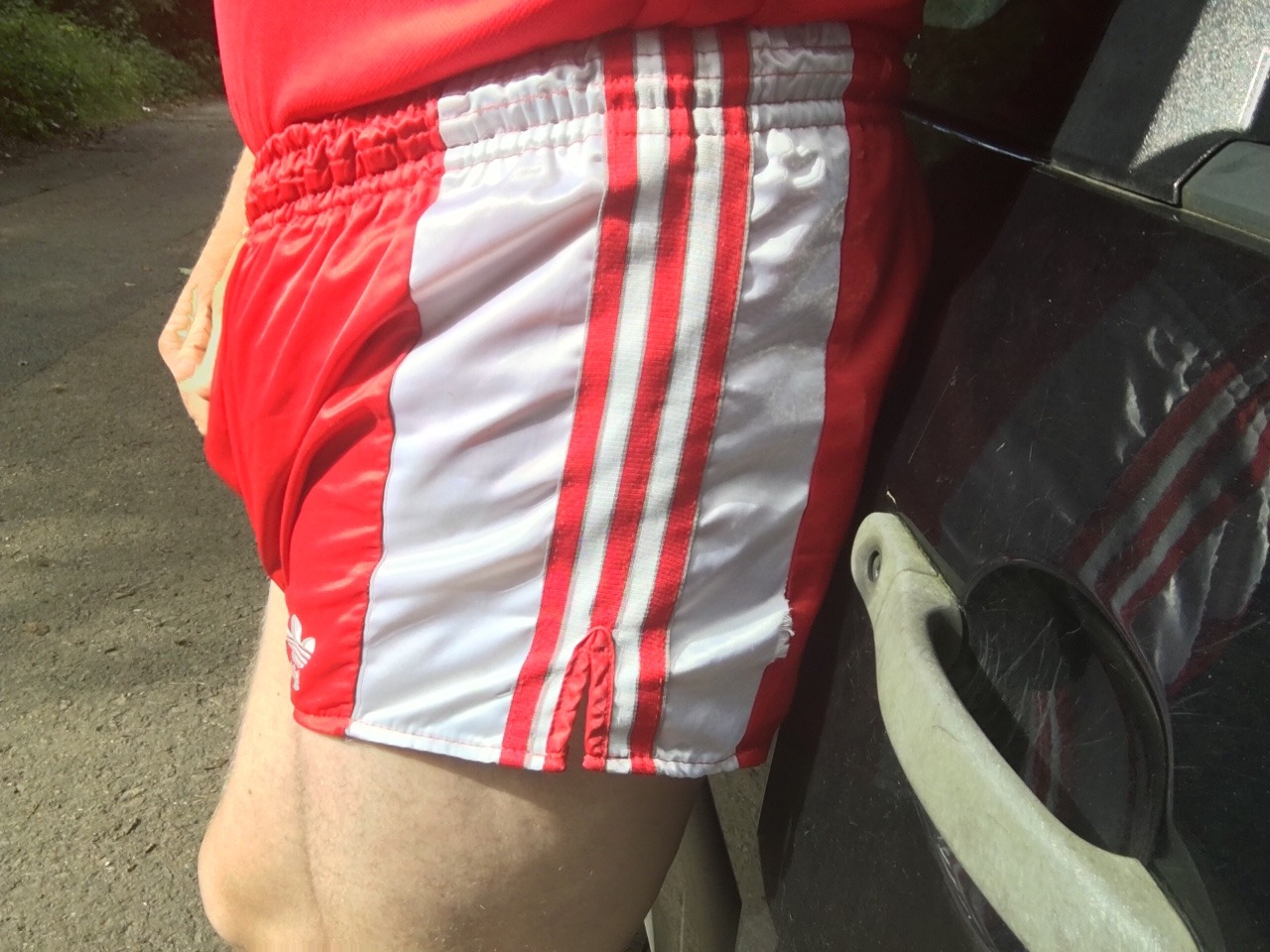 nylonshinyshorts:  Very sexy  