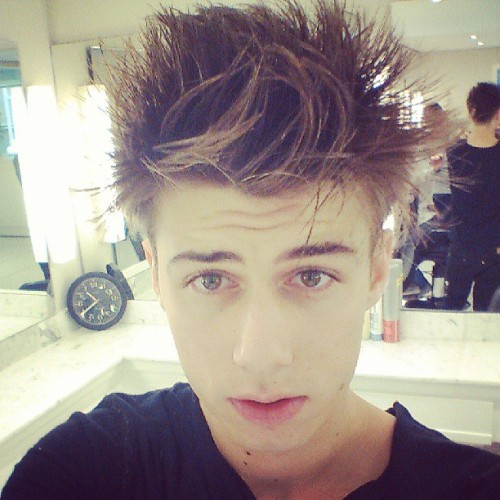 shadowsofsilver:  …hair… 