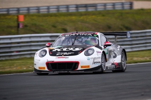 KÜS Team75 Bernhard won the first race of the 2017 ADAC GT Masters series with their N° 17 Porsche 9