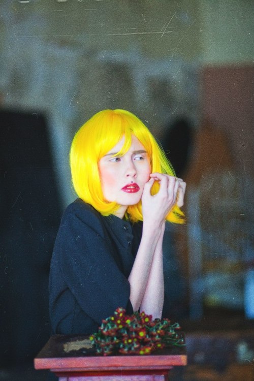 yellow wig