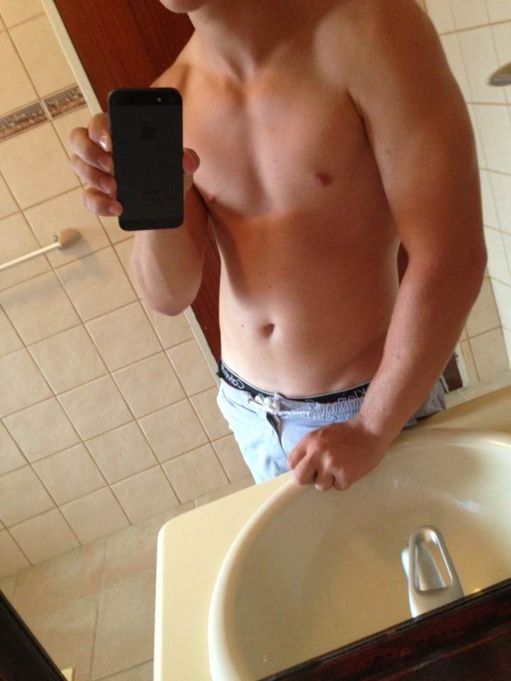 motdrobert2:  Another sexy stud from my Kik.  Enjoy him.  I love how easy it is