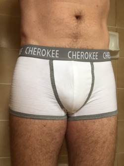 sabound2bfun:  Wetting my white Cherokee underwear