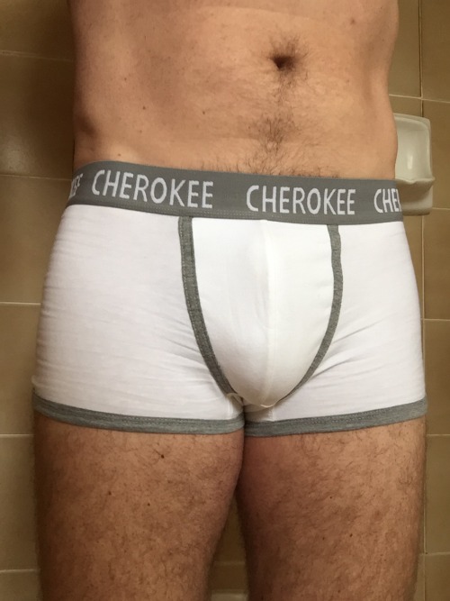 XXX sabound2bfun:  Wetting my white Cherokee photo