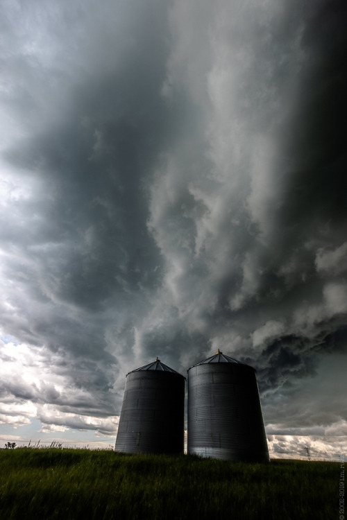 I had a crazy hard time deciding which photos of this remarkably beautiful high structure storm to s