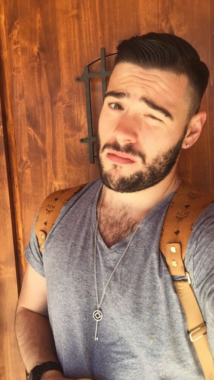 meekaleeks: I think we’re all used to me posting haircut photos by now so… 