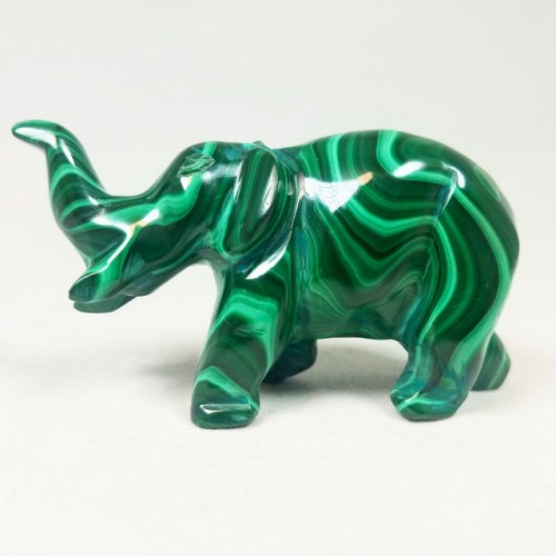 th3-crystal-garden:Stunning malachite elephant