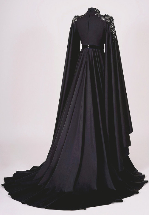 aces-to-apples: loosego0se: deadcatwithaflamethrower: evermore-fashion: Linda Friessen Haute Couture
