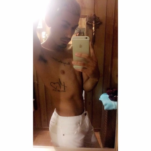thejhonnyd:  thejhonnyd:  htownlatino14:  This is one sexy Htown bottom ❤ Thanks 🖤 🍑🍑 @bottomgame @h  When the crush reblogs your booty😜🖤  My boy! Check him out show 🖤
