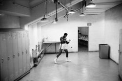 blazepress:25 Incredible Photographs of Boxing Legend Muhammad Ali