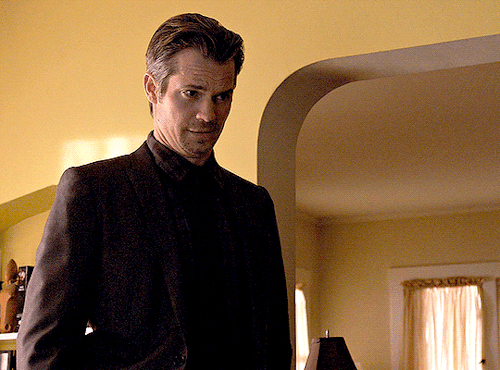 timothyolyphant:Timothy Olyphant as Raylan GivensJUSTIFIED - 2x04 - “For Blood or Money”