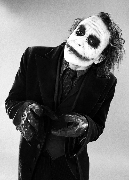 love4hatred:  “Do you want to know why I use a knife? Guns are to quick, and you can’t save all the little emotions. You see, in their last moments, people show you who they really are.”- The Joker 