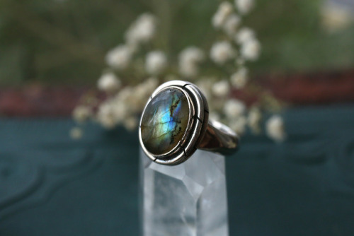 Beautiful old and vintage genuine silver rings with amethyst, labradorite and mother of pearl are av